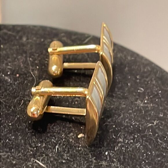 Vintage 1960s MCM gold tone rectangular Mother-of-Pearl bullet back cuff links - Picture 6 of 10